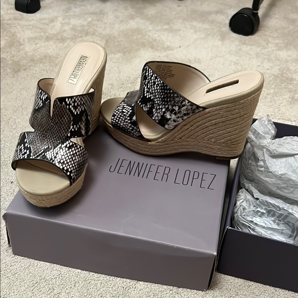 Jennifer Lopez Black and Tan Butterfly Wedges Brand New Never used